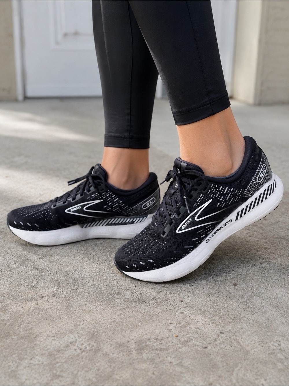Brooks 9 Wide Glycerin GTS 20 Women's Black White Mesh Running Shoes Cushioned